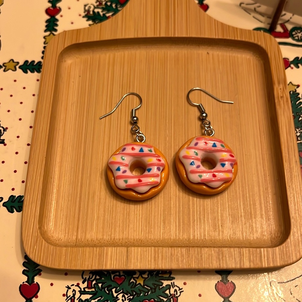 Adorable Dangle Acrylic Donut 🍩 Earrings